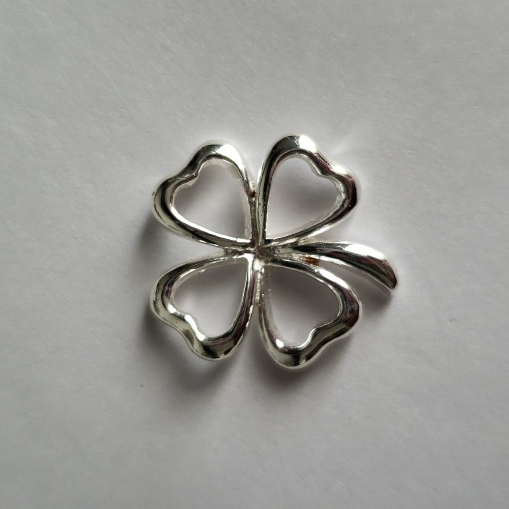 Four leaf clover charm